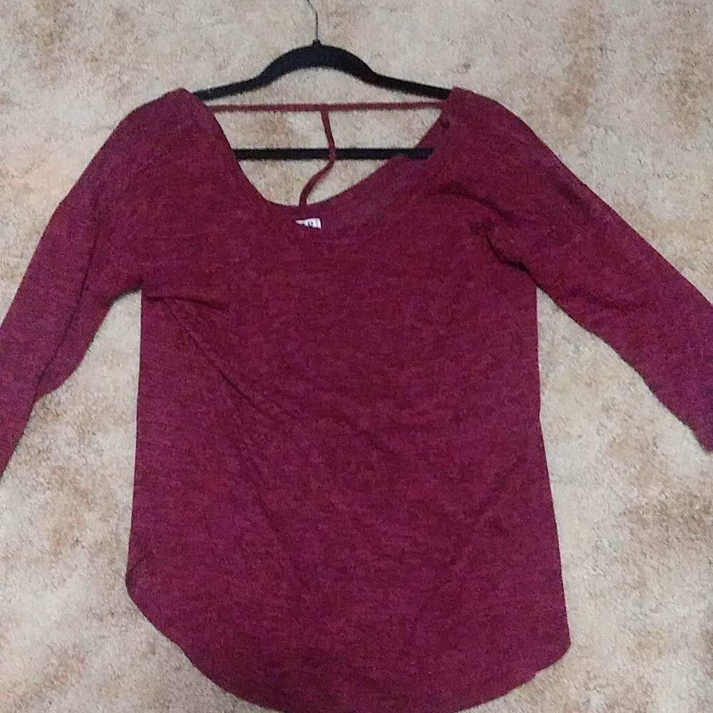 Quarter sleeve maroon top